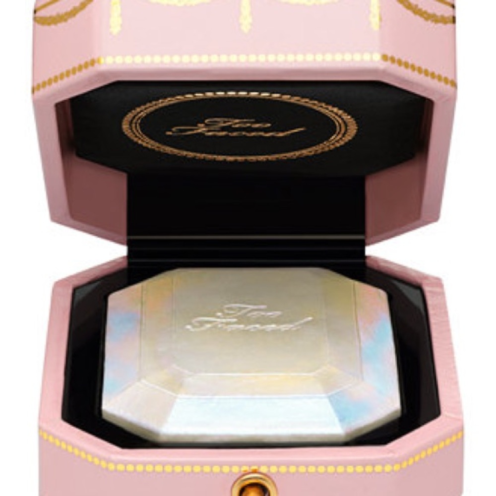 Too Faced Highlighter - Picture 6 of 8